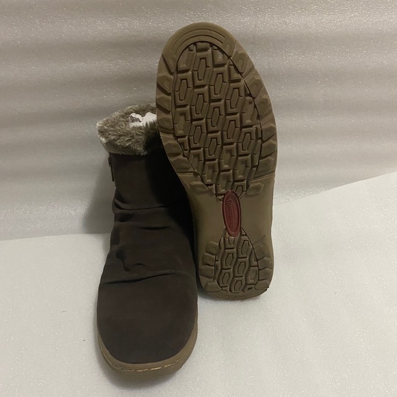 BNWT Suede Winter Boots - Picture 4 of 6